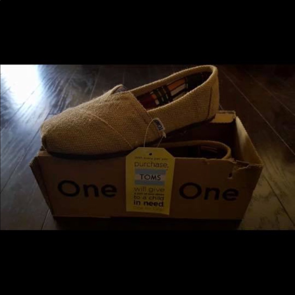 2 pair of Burlap Toms m. Size 5/5.5 - Picture 2 of 2